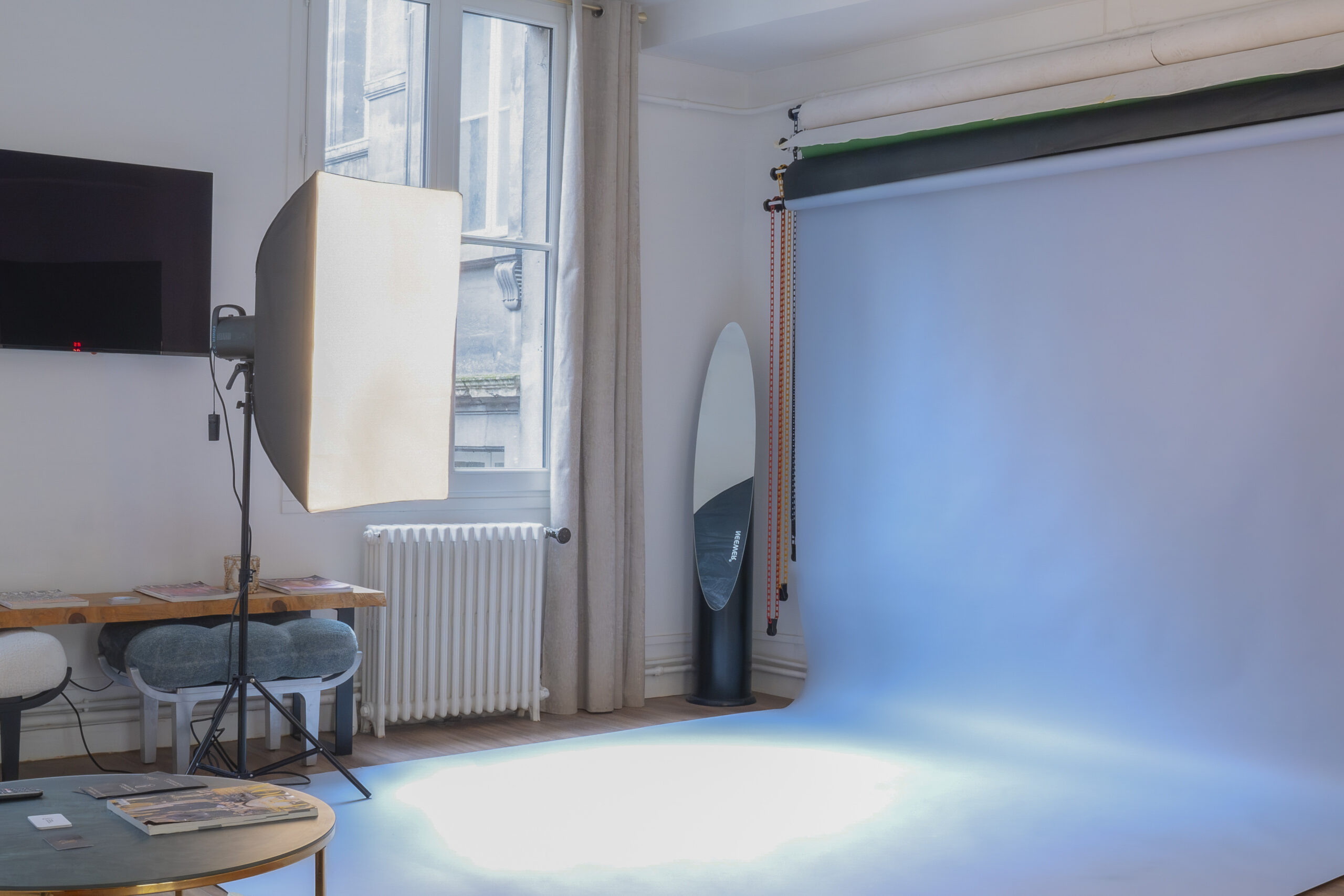 Plateau photo et vidéo équipé de fonds et d’un éclairage au studio The View à Bordeaux
