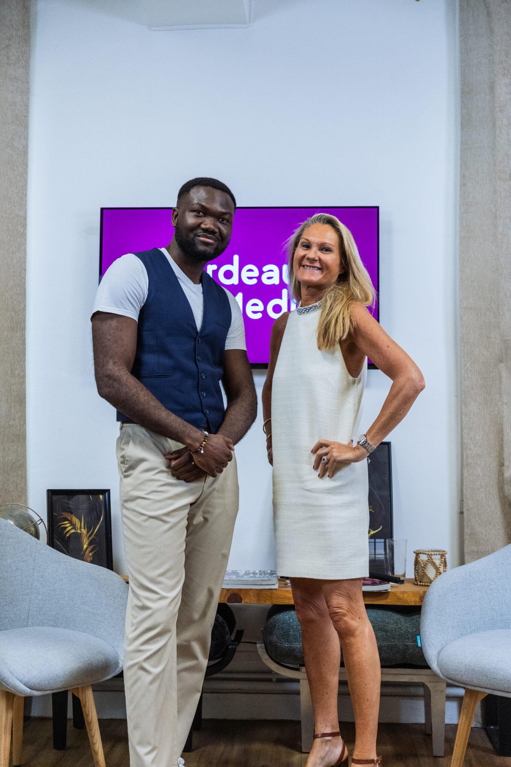 Deux invités réunis lors d’une interview Bordeaux Media